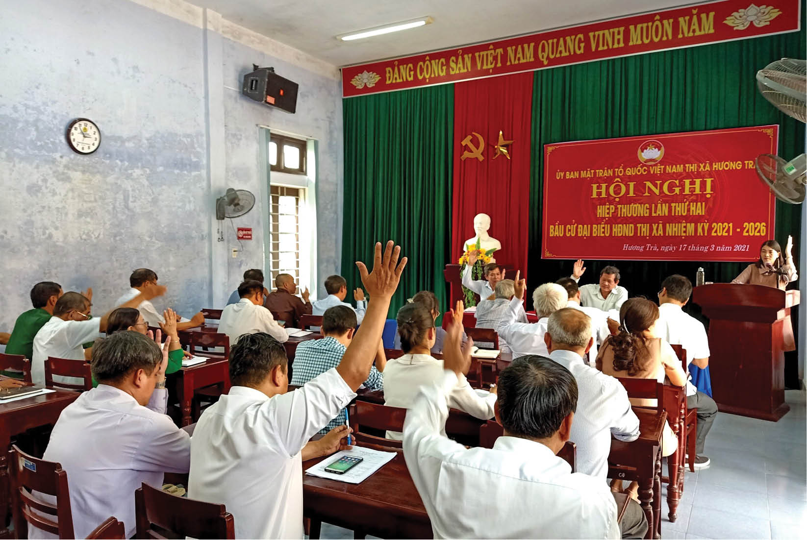 Khẩn trương, chặt chẽ