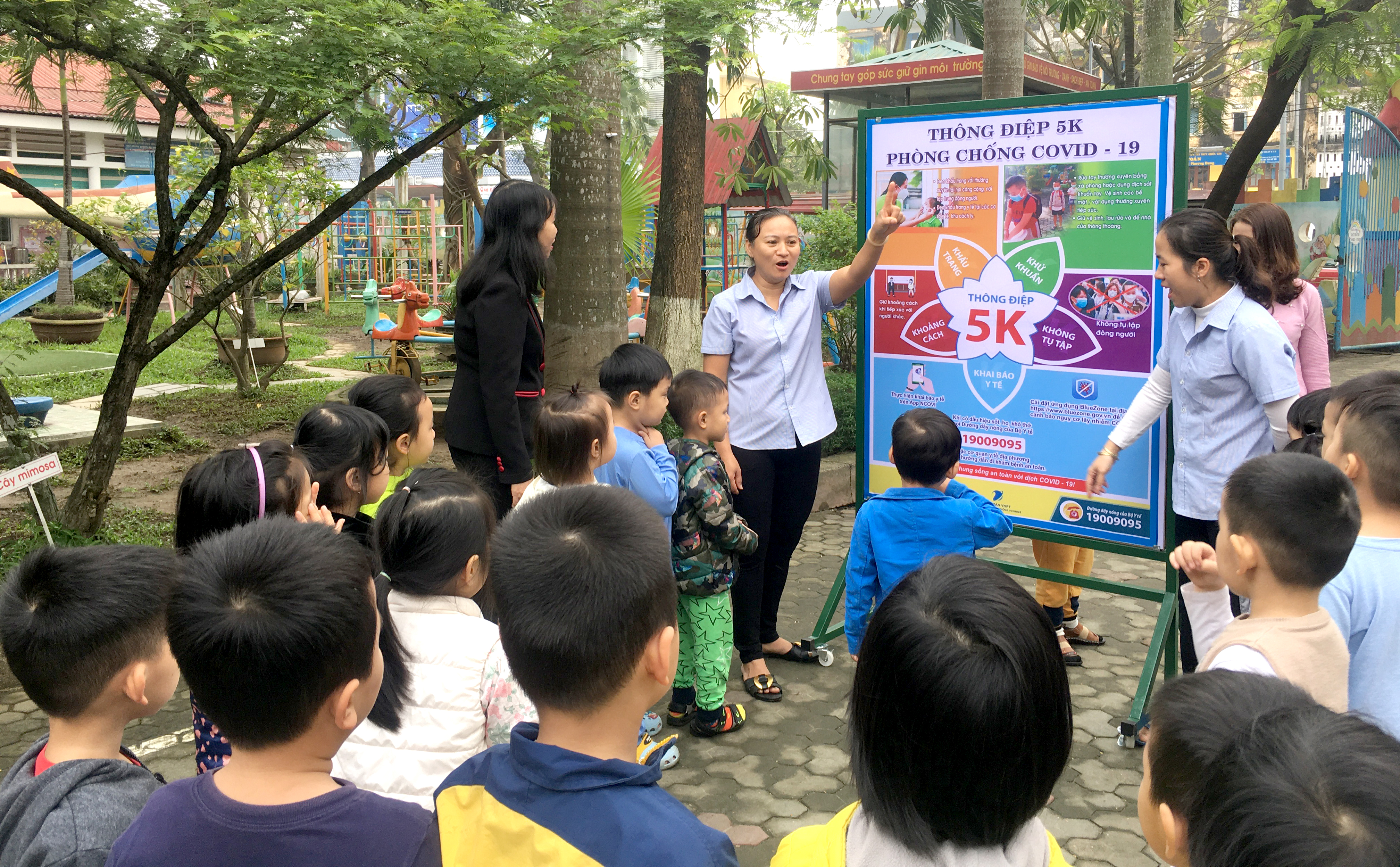 “Coi” Việt Nam chống dịch