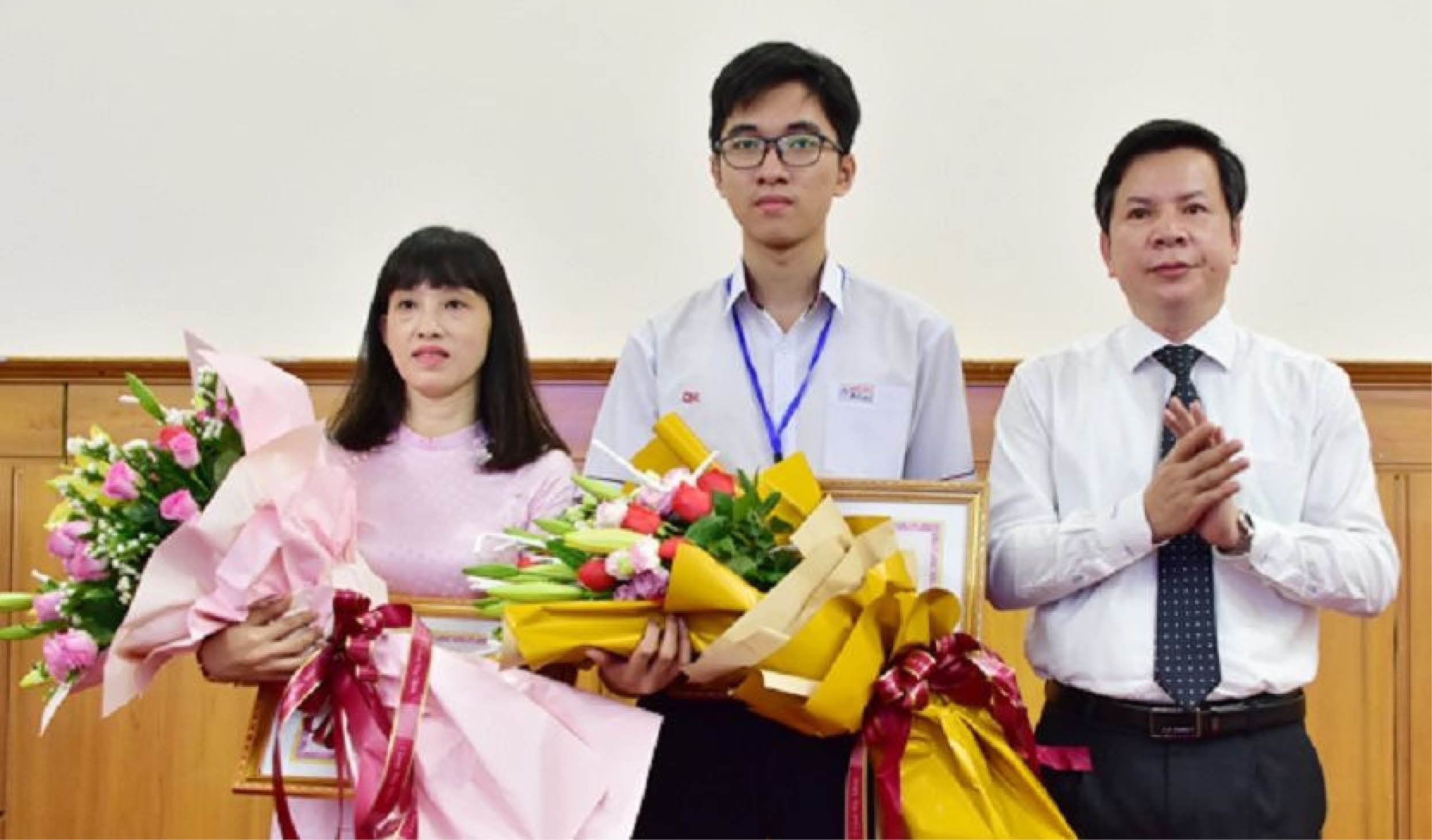 Làm dày bộ sưu tập huy chương học sinh giỏi quốc tế