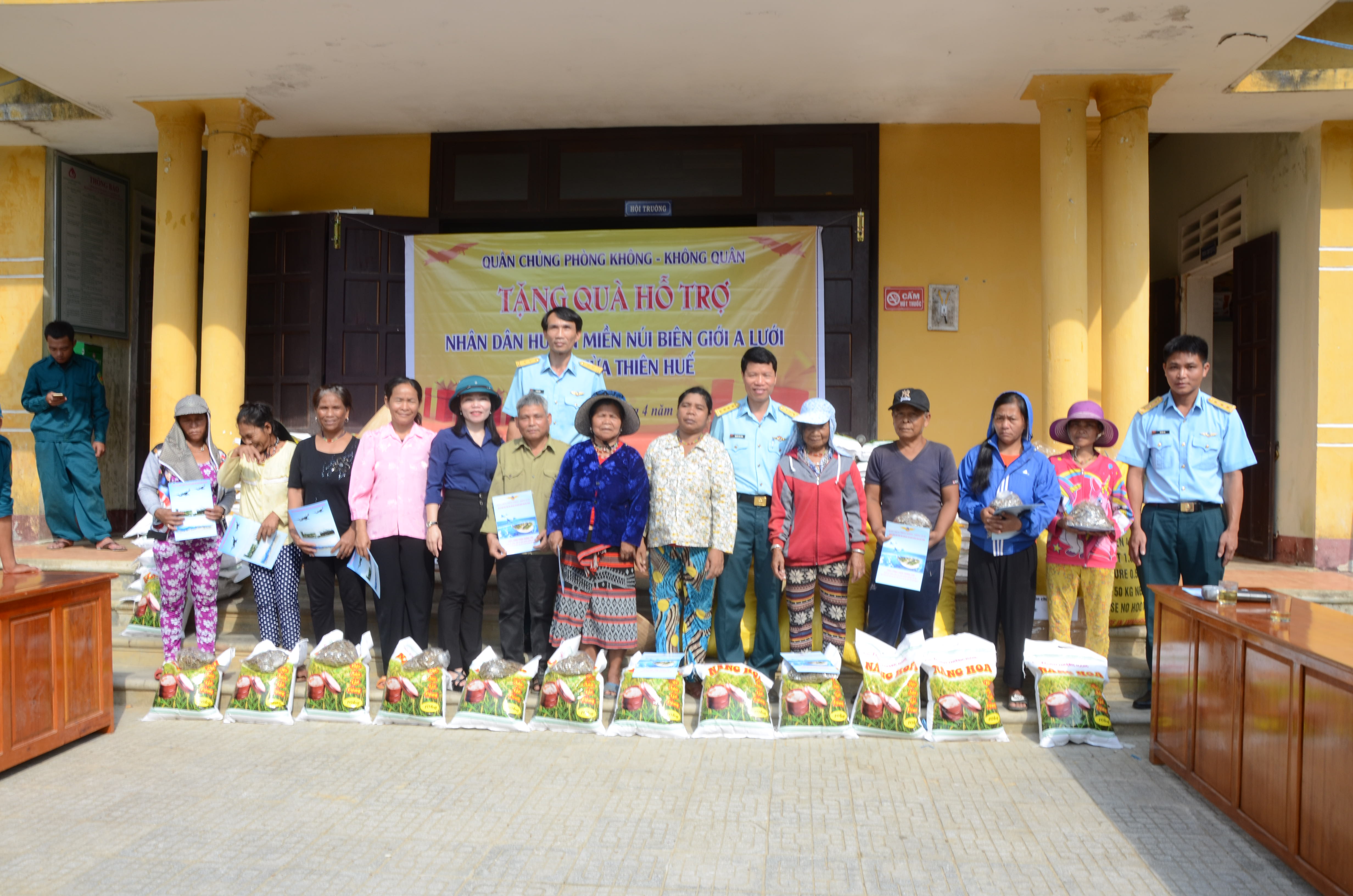 Tặng 12 tấn gạo cho người dân A Lưới