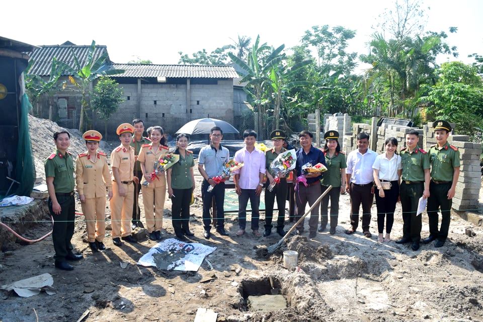 Xây dựng “Nhà tình nghĩa” tặng gia đình Mẹ Việt Nam Anh hùng
 ​