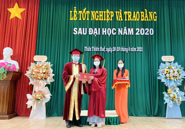 Trường ĐH Y – Dược trao bằng cho 368 học viên sau đại học