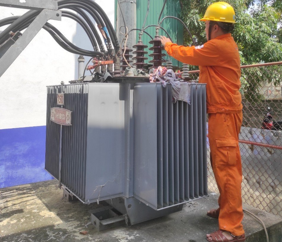 Bảo dưỡng lưới điện cho Khu công nghiệp Phú Bài