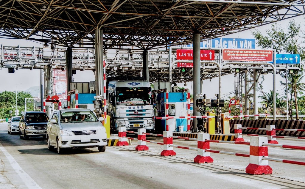 Lượng xe qua lại hầm Hải Vân tăng vào dịp lễ