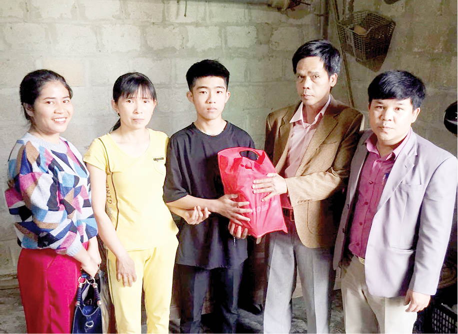Thầy giáo của học sinh nghèo
