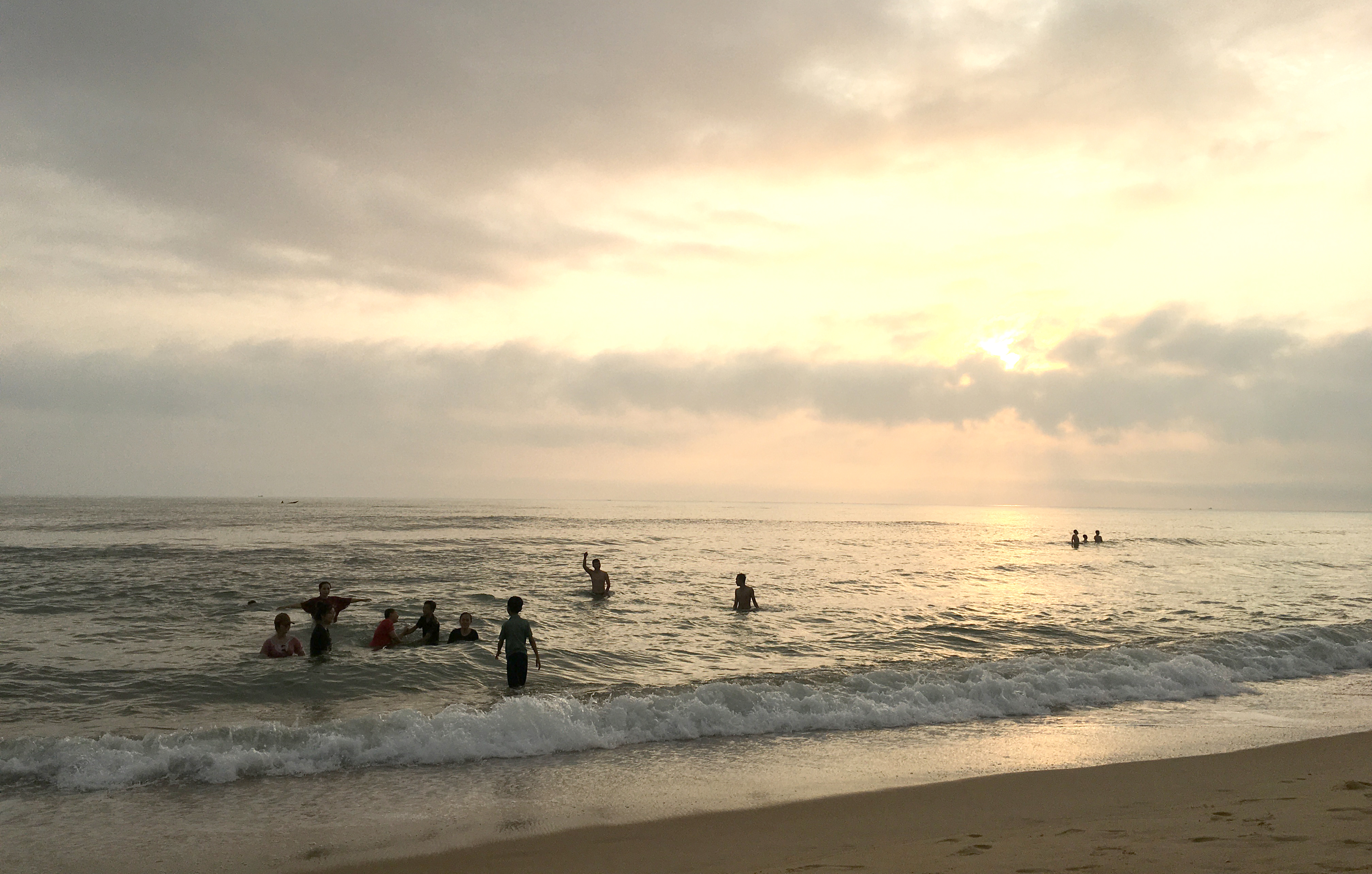 April awards for “Hue in me” contest announced