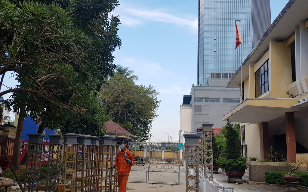 Trụ sở, nhà dân trên đường Hà Nội bàn giao mặt bằng mở rộng đường