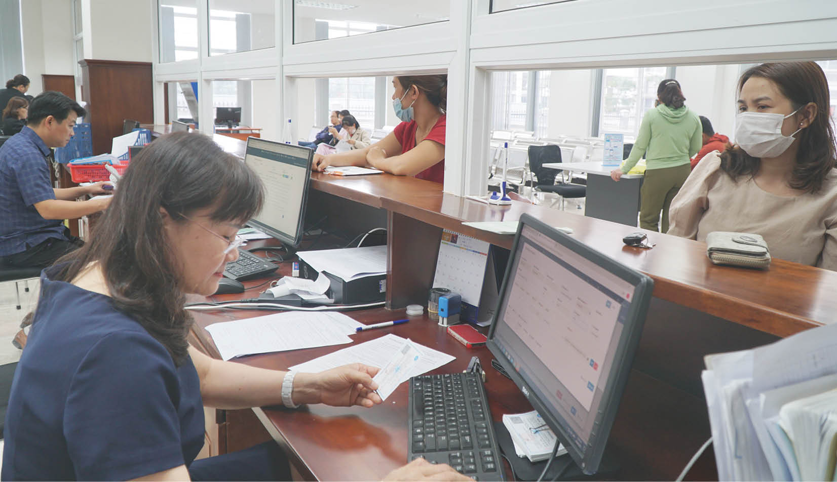 Nhận BHXH một lần gia tăng Chớ “tham bát, bỏ mâm”