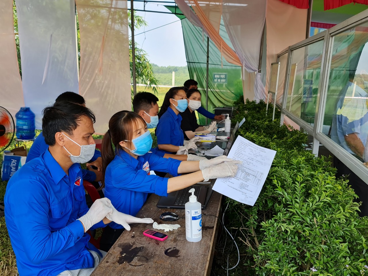 Thực hiện khoảng cách tối thiểu 2m giữa người với người từ ngày 12 5