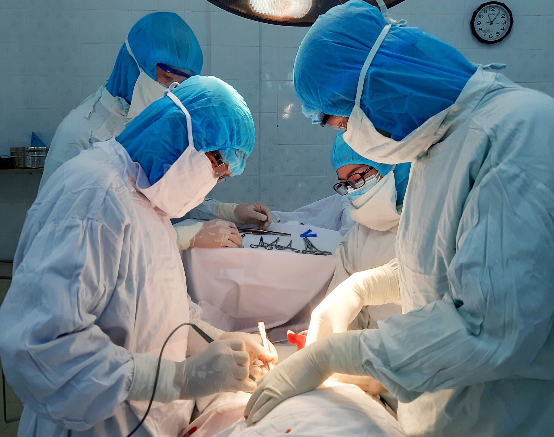 Giúp sản phụ nơi đang phong tỏa vượt cạn thành công