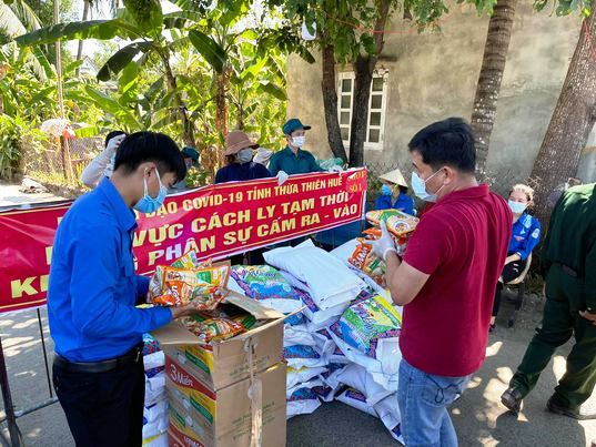 Tiếp sức cho người dân vùng phong toả