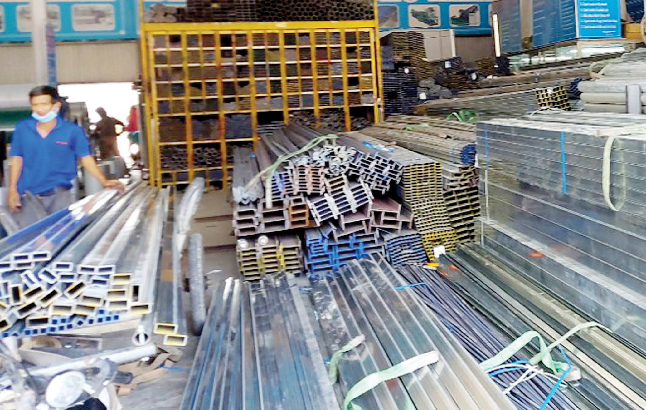 Giá thép “phi mã”, nhà thầu gặp khó