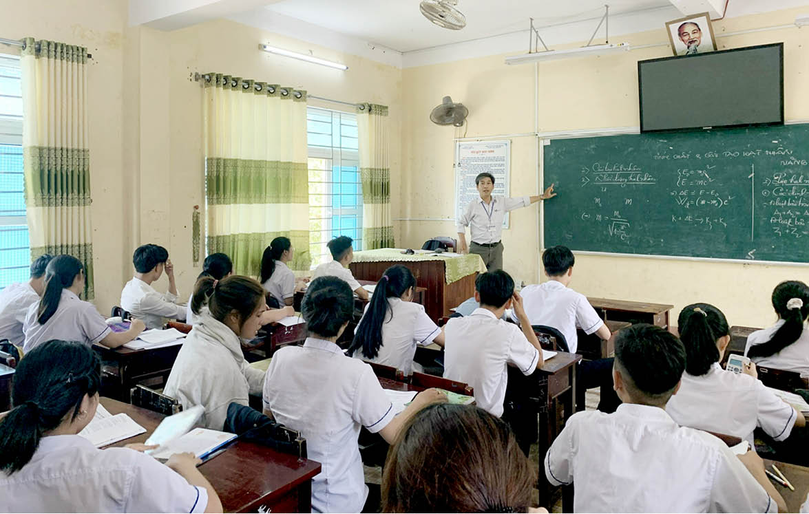 Thầy giáo với niềm đam mê khoa học