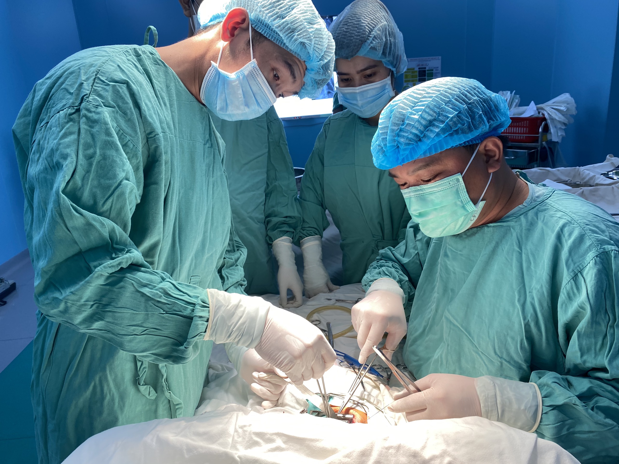 Cứu chữa kịp thời trẻ sơ sinh teo thực quản nặng hiếm gặp