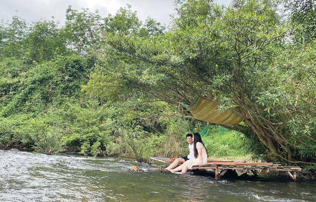 Hòa mình cùng Khe Me