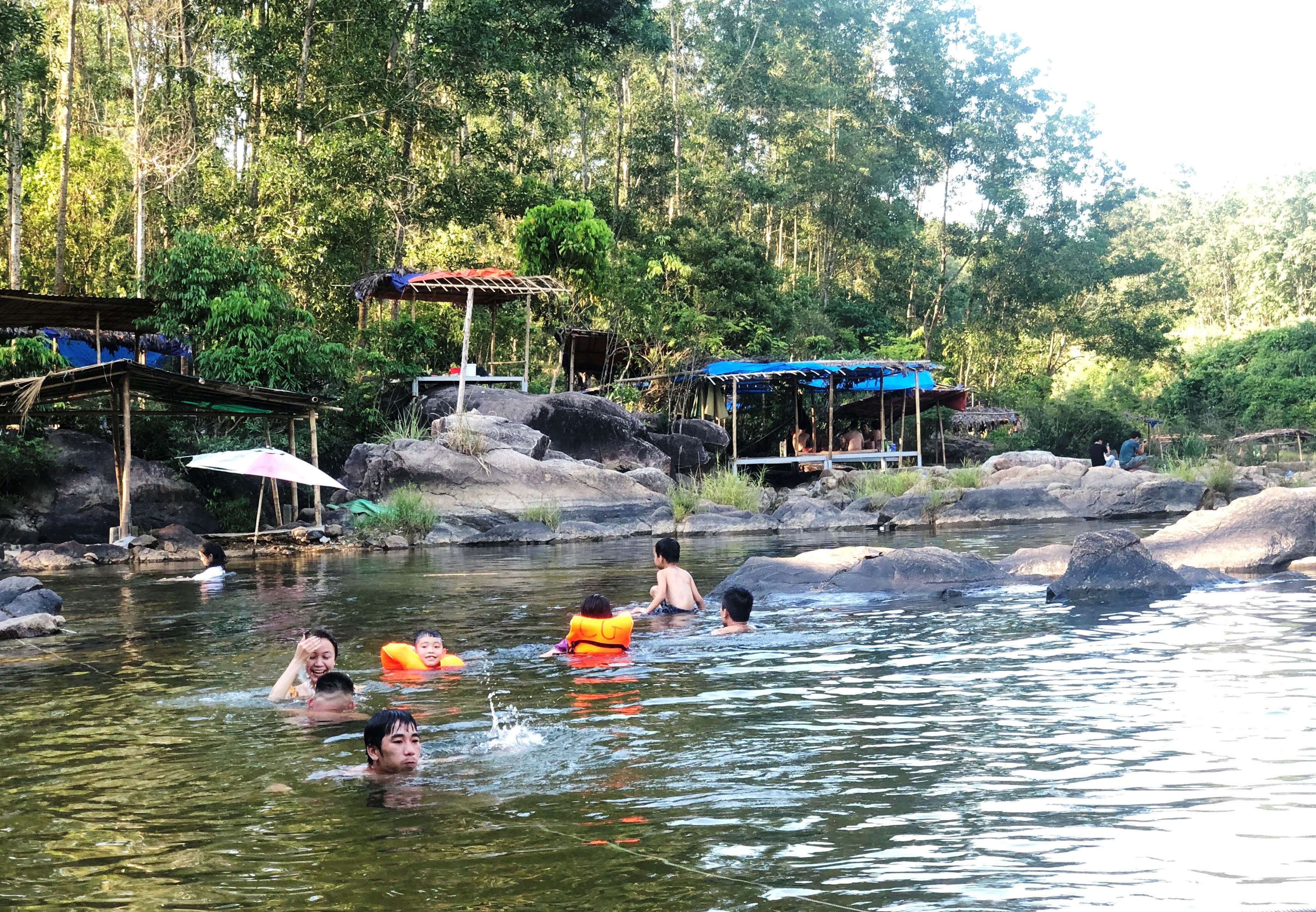 Làm du lịch kiểu này không được rồi