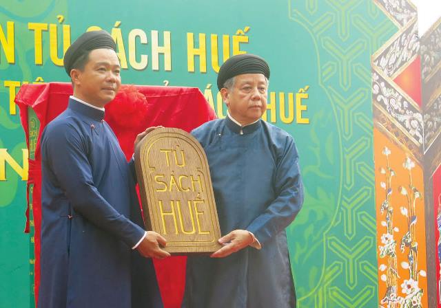 Xây dựng thương hiệu “Tủ sách Huế”