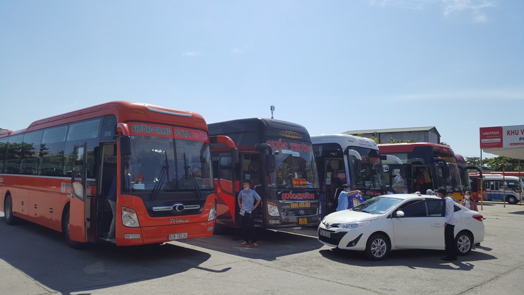 Ô tô kinh doanh bị phạt đến 8 triệu đồng nếu không đổi biển số vàng