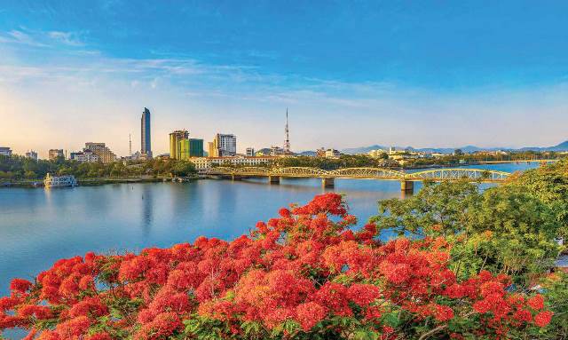 Chuyện sửa cầu Trường Tiền - bài 2 Hòa mình vào núi Ngự sông Hương