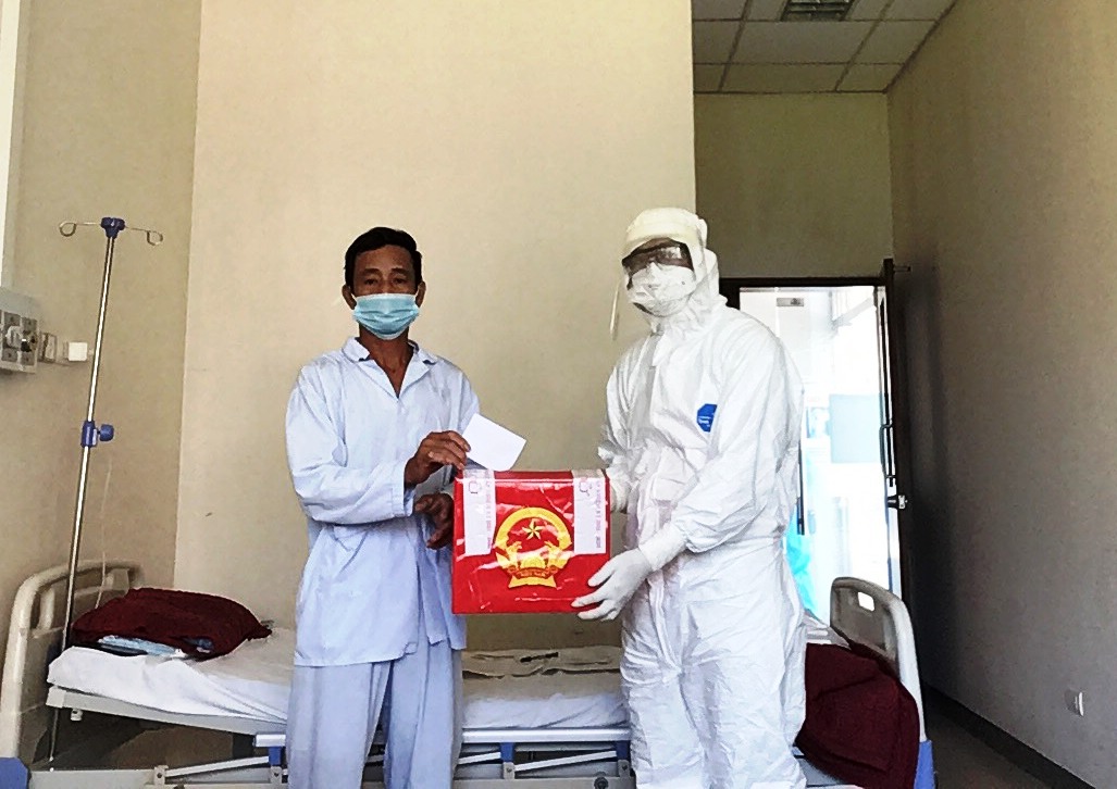 Sáng 30-5 Thêm 52 ca mắc COVID-19 mới, Bộ Y tế phân bổ thêm vắc xin cho vùng dịch