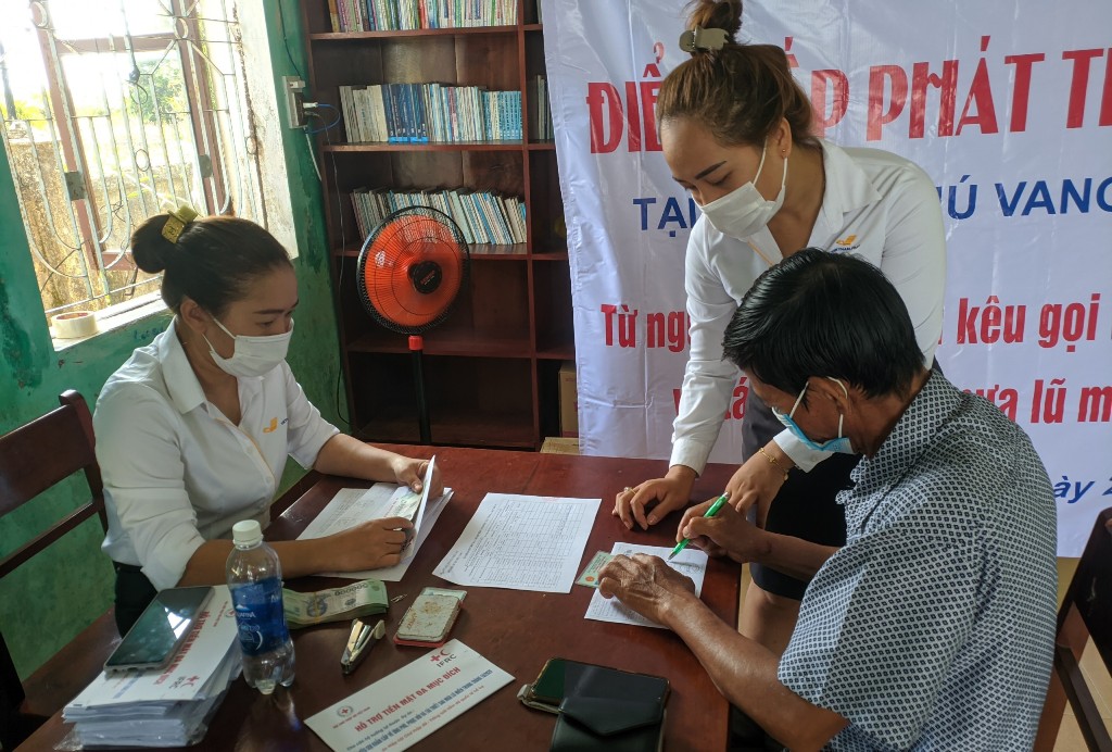 Gần 740 triệu đồng hỗ trợ người dân khắc phục bão lũ