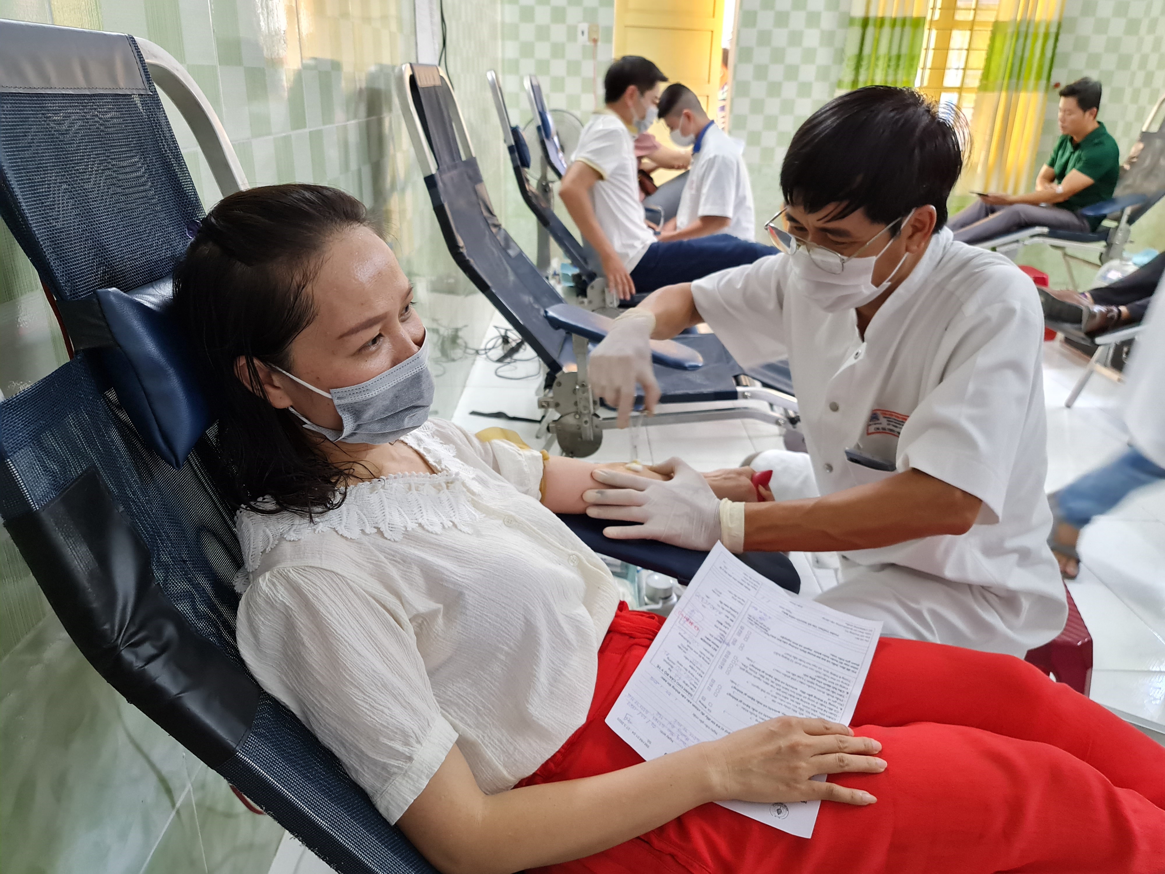 345 đoàn viên, người lao động hiến máu tình nguyện