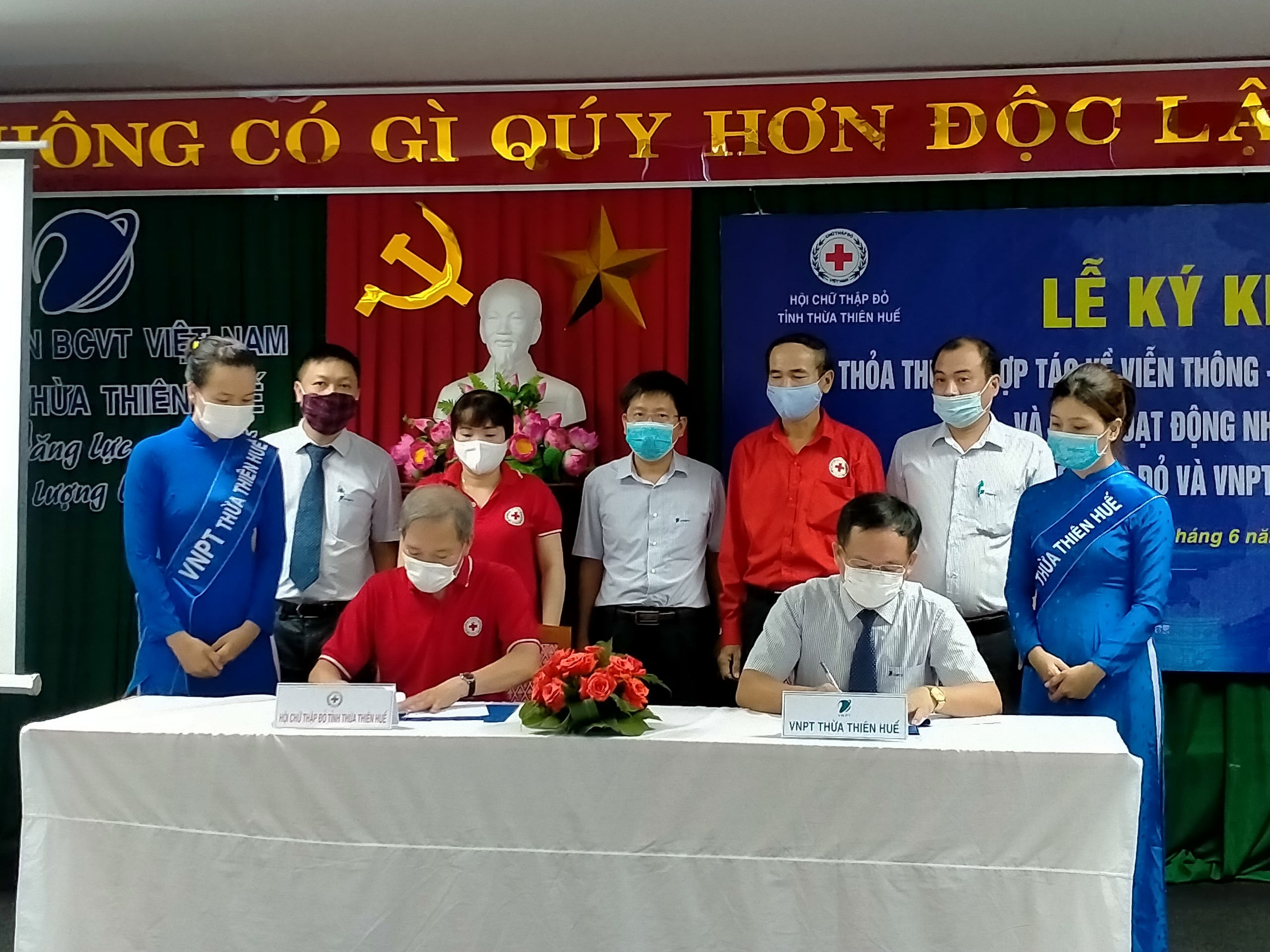 Ký kết hợp tác giữa VNPT và Hội Chữ thập đỏ về viễn thông - công nghệ thông tin