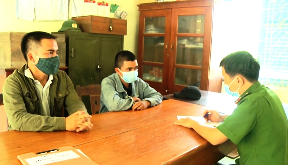 Bắt quả tang đối tượng vận chuyển gỗ trái phép