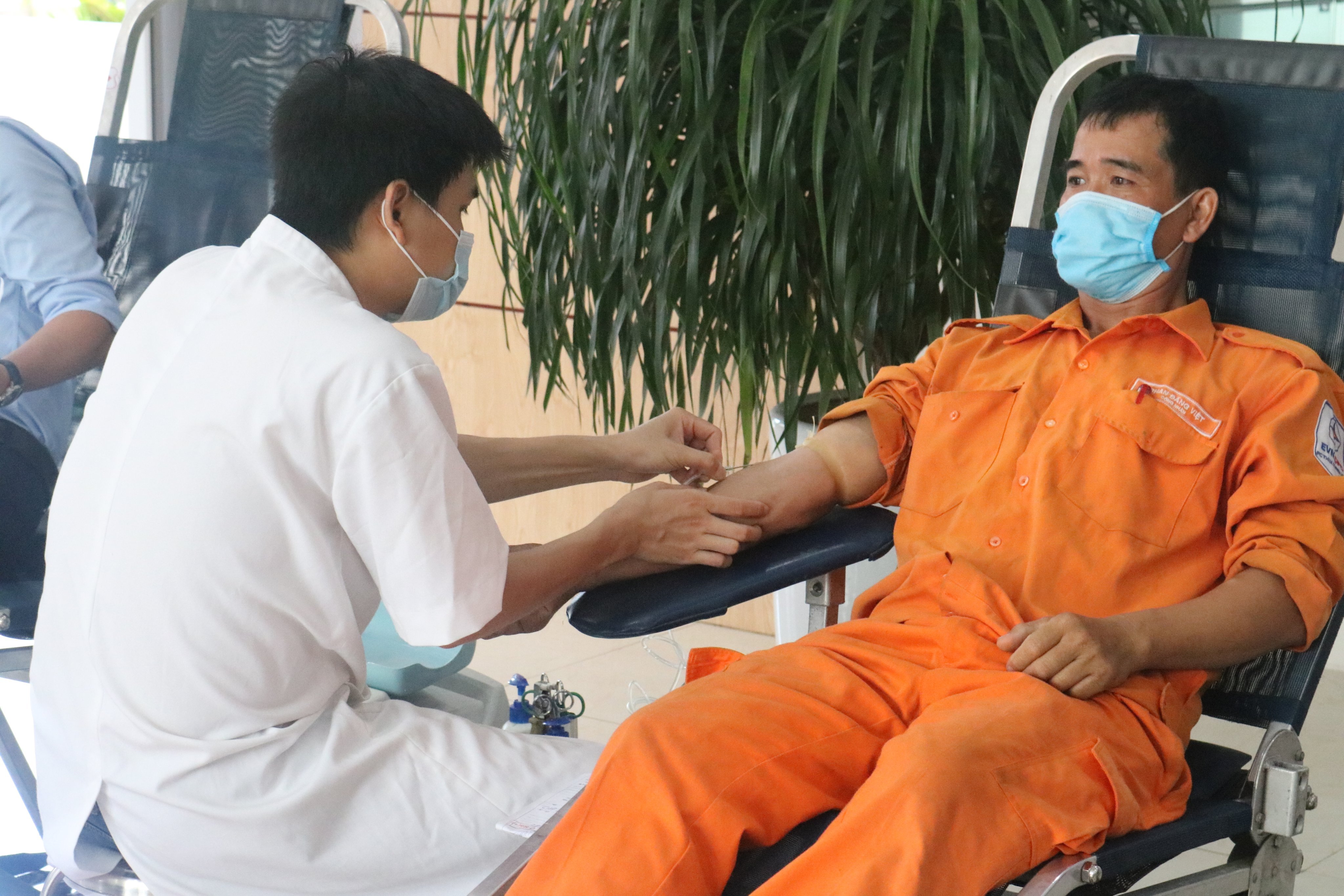 148 cán bộ nhân viên điện lực hiến máu mùa dịch COVID-19