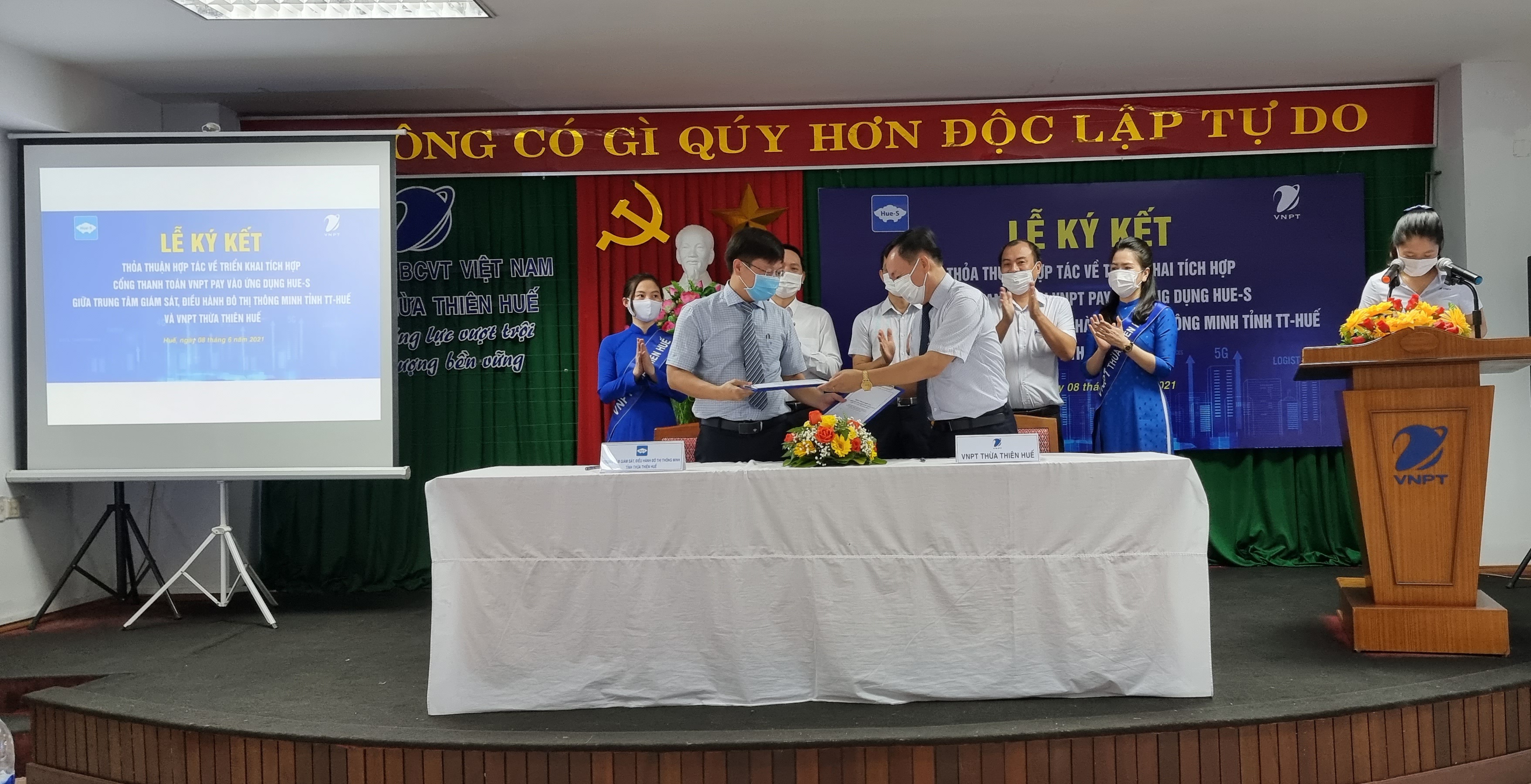 Ký kết thoả thuận hợp tác triển khai tích hợp cổng thanh toán VNPT- Pay vào ứng dụng Hue-S