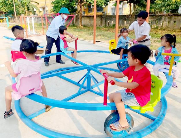 Thêm sân chơi cho trẻ em vùng cao