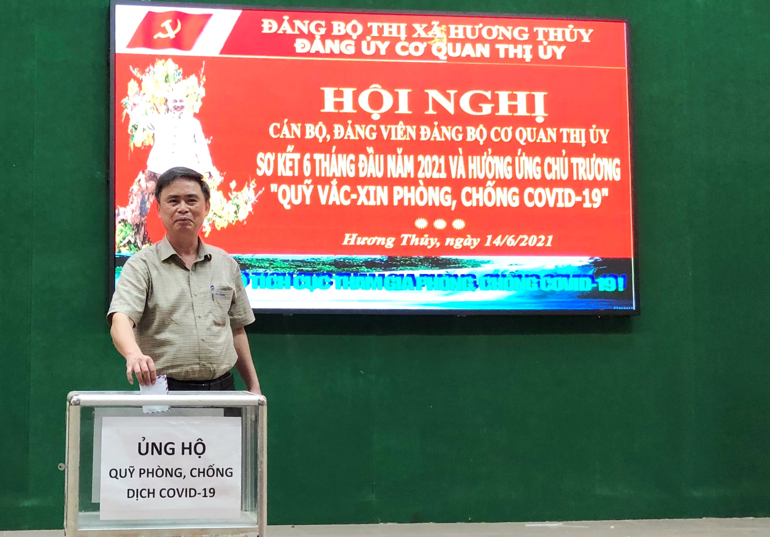 Gần 120 triệu đồng ủng hộ quỹ vắc xin phòng, chống COVID - 19