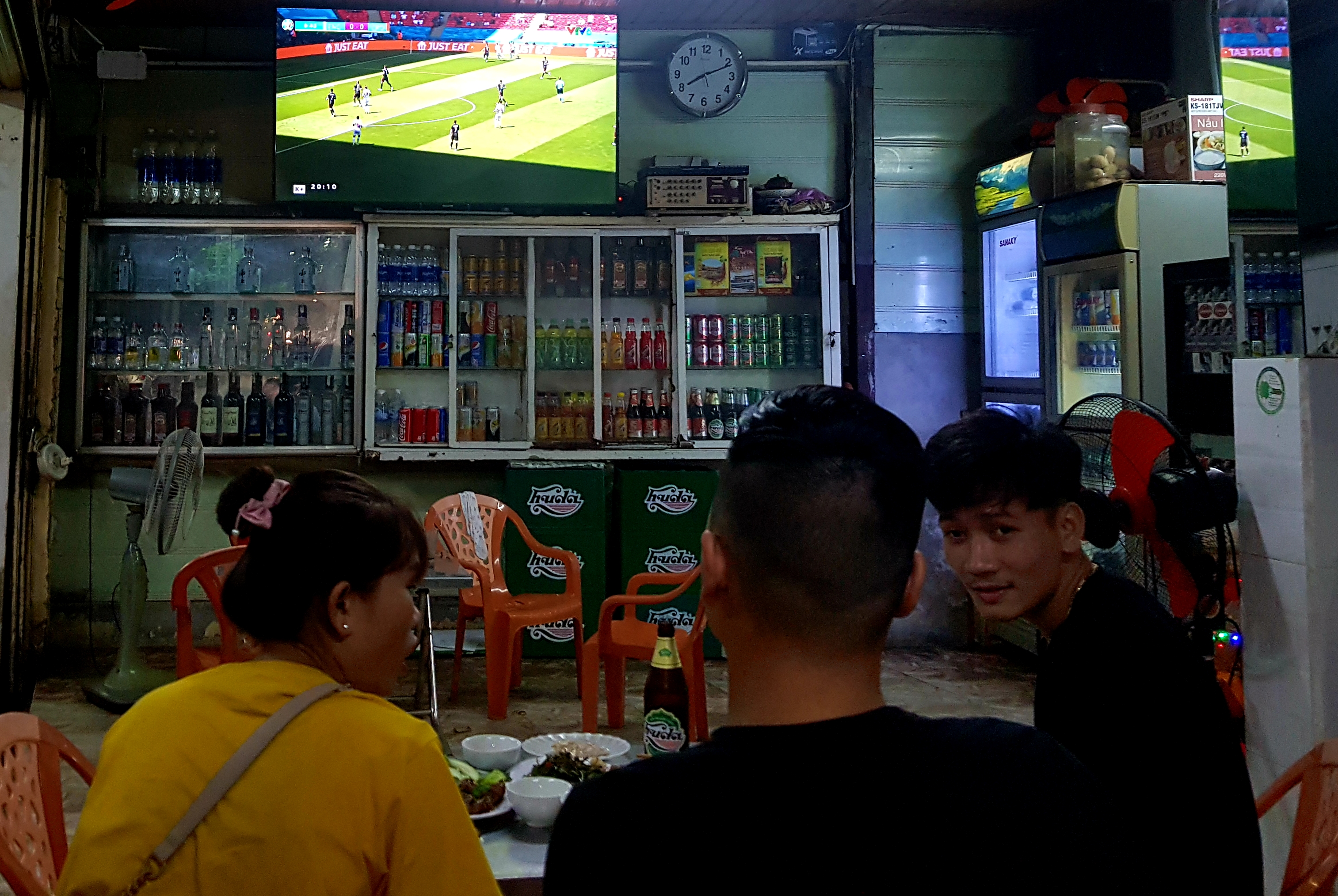 Người hâm mộ bóng đá Huế “ăn ngủ” với Euro