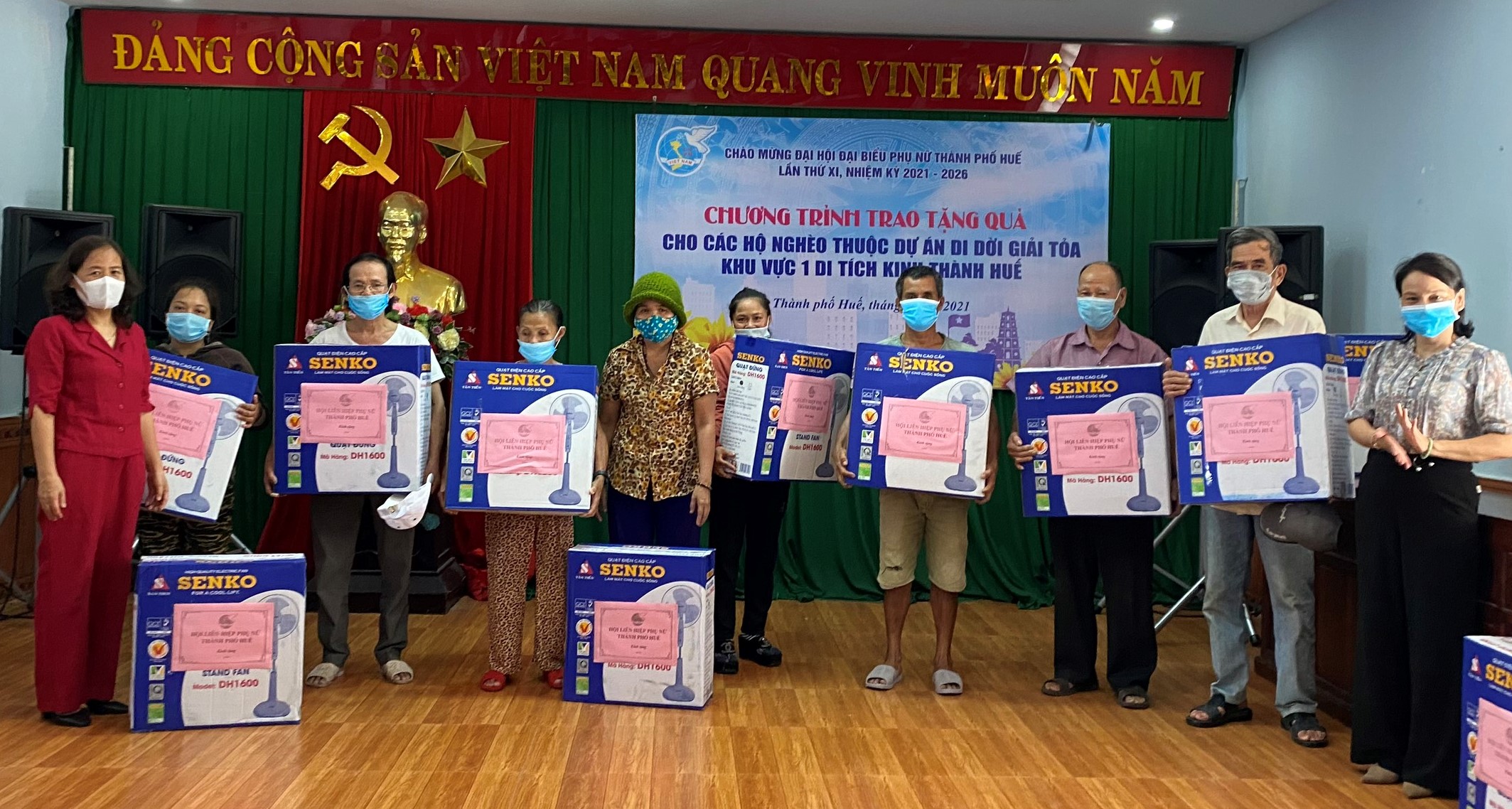 Trao 41 phần quà cho hộ khó khăn