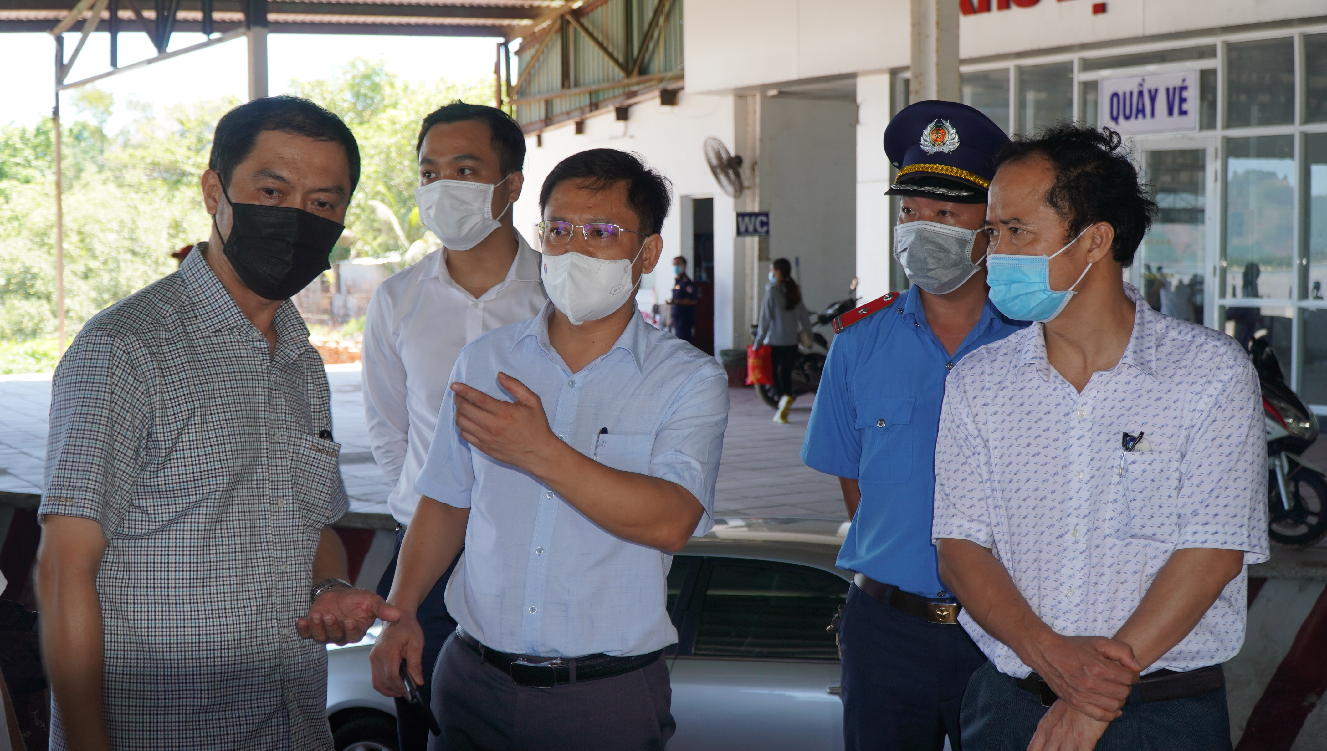Thực hiện nghiêm quy trình giao nhận hàng hóa và các quy trình phòng chống dịch