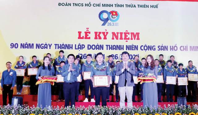 Tạo nguồn phát triển đảng viên trẻ