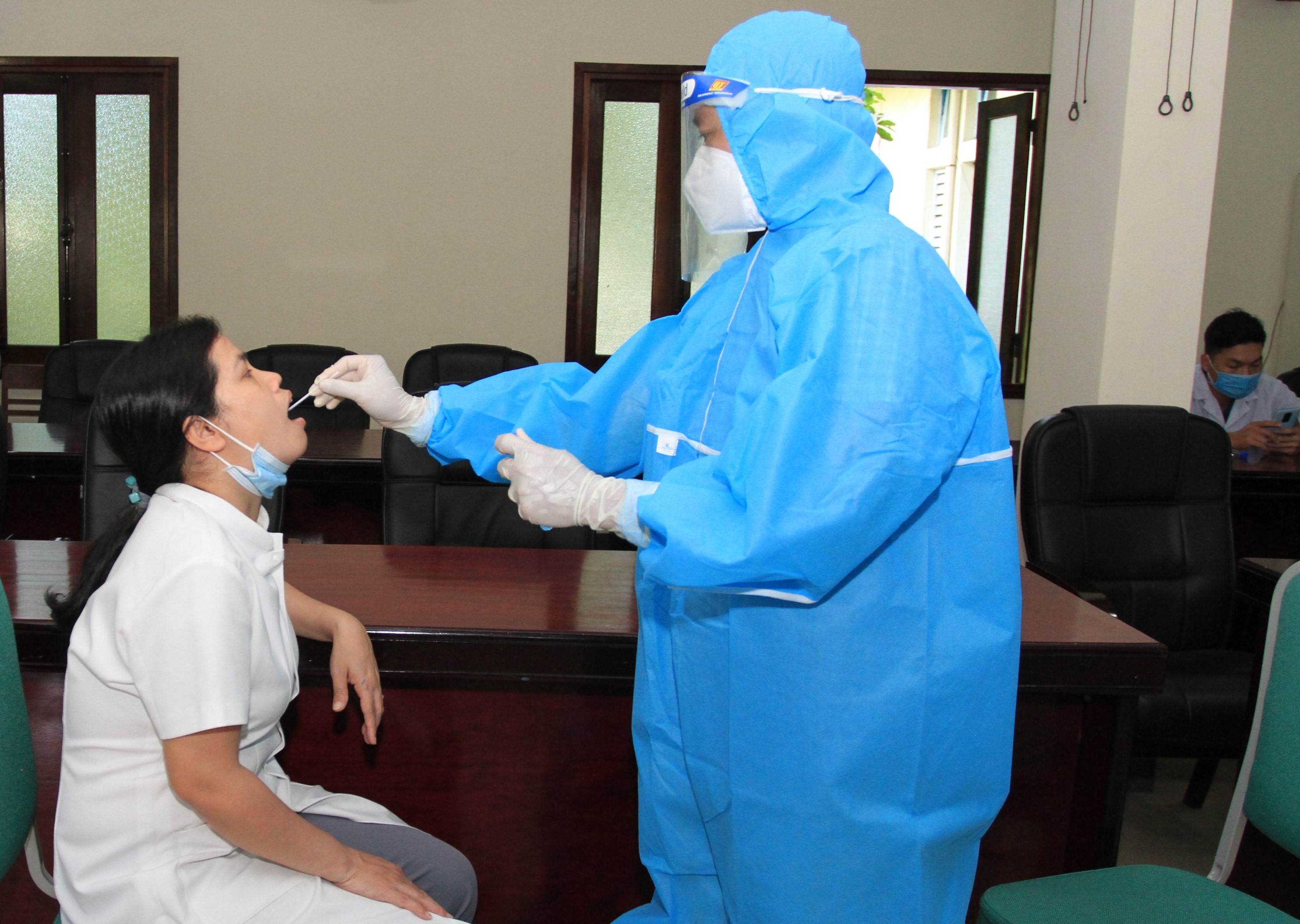 Tăng cường xét nghiệm SARS-CoV-2 trong cơ sở khám chữa bệnh