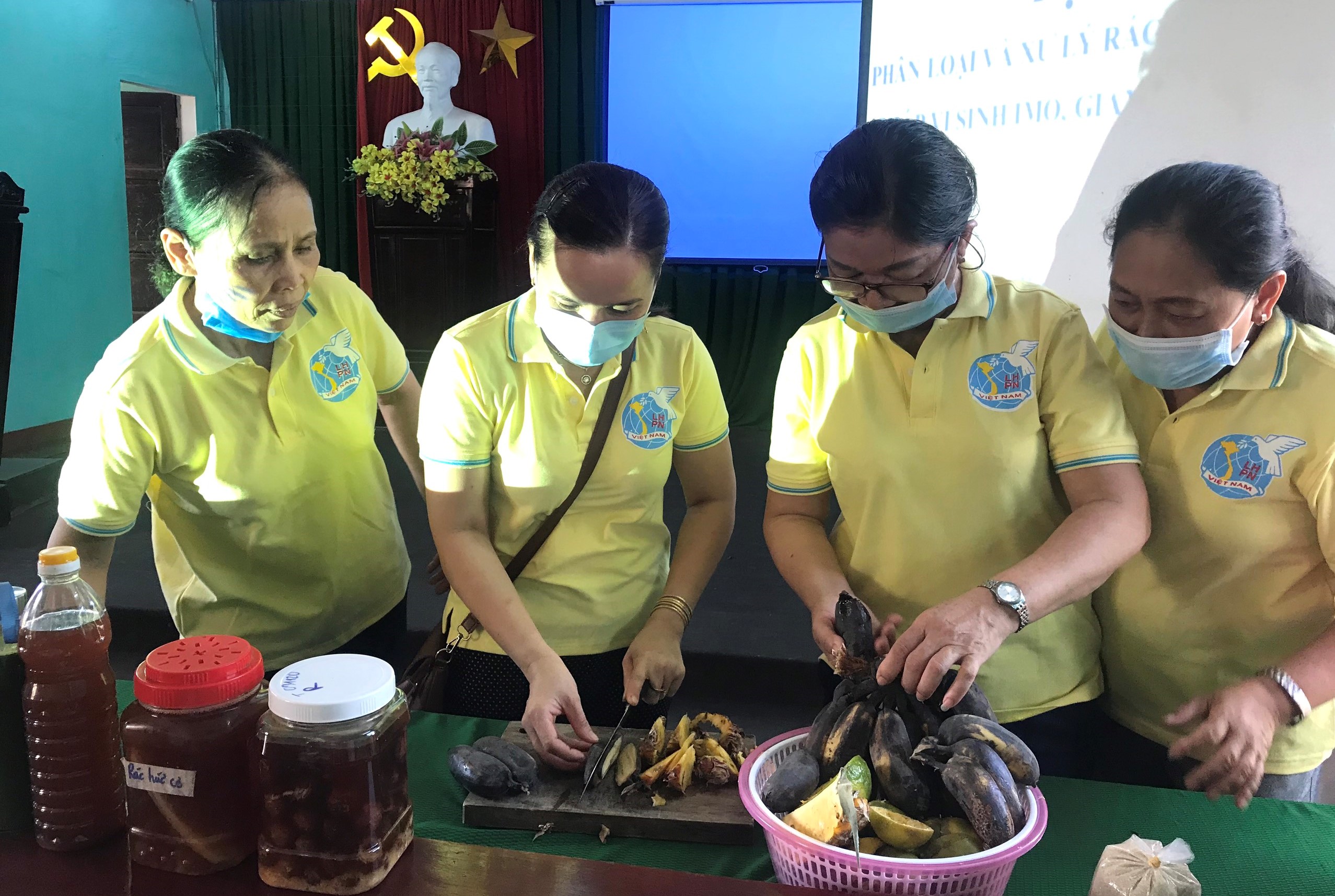 Tập huấn xử lý rác thải hữu cơ bằng phương pháp vi sinh