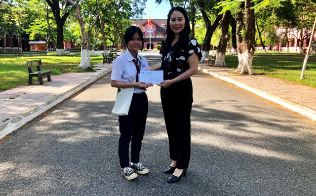 Bạn đọc ủng hộ hơn 12 triệu đồng cho em Trúc