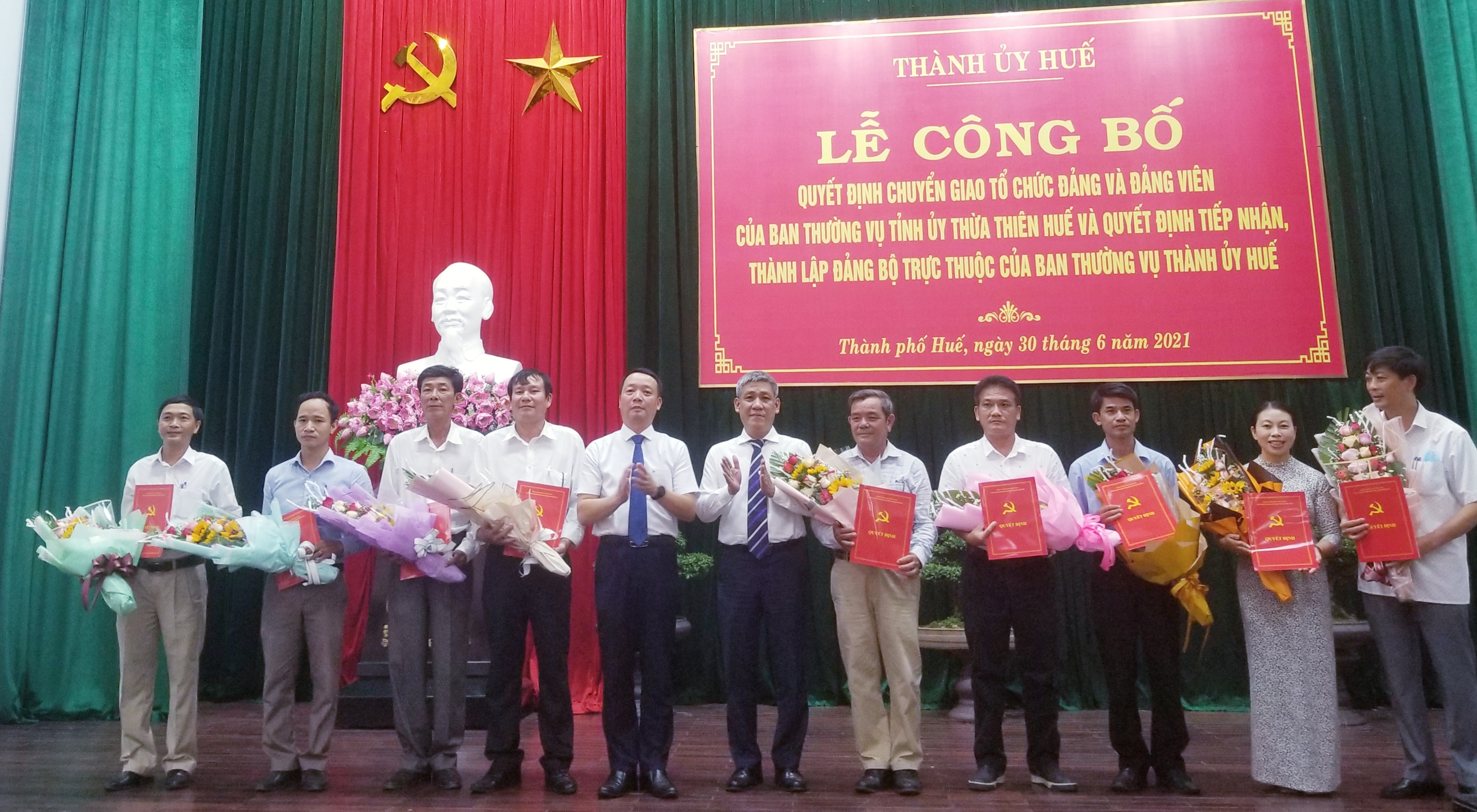 Công bố Quyết định chuyển giao tổ chức Đảng và đảng viên