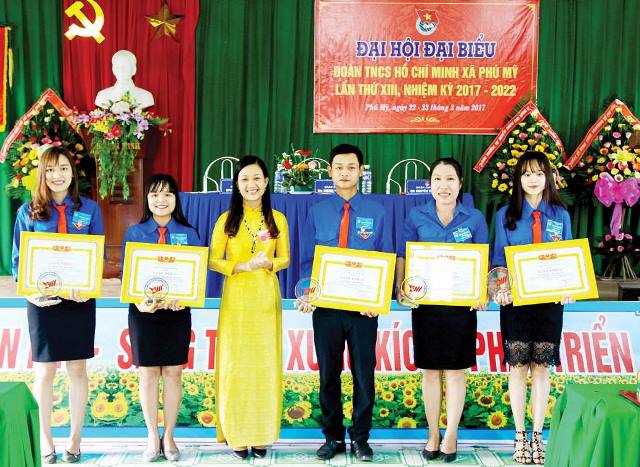 Cô tổng phụ trách nhiệt huyết