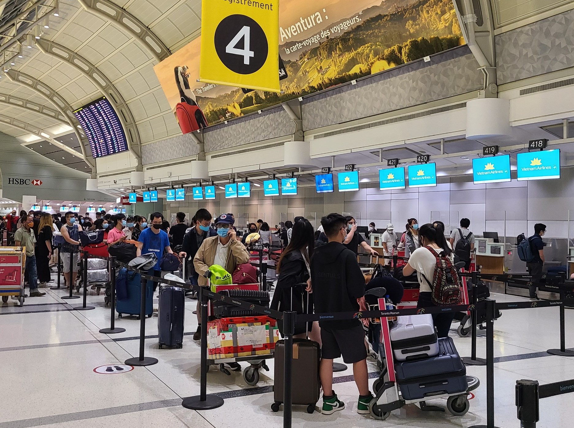 Chuyến bay đầu tiên đưa người Việt từ Canada về nước trong năm 2021