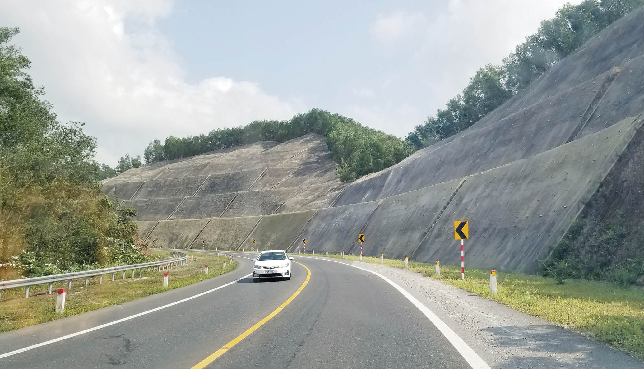 Đường thông, vùng đông bừng sáng - Kỳ I Những “Cung đường vàng”