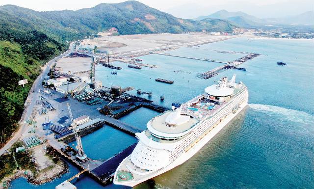 Đường thông, vùng đông bừng sáng - kỳ II Xóa “nút thắt”để vùng biển bứt phá