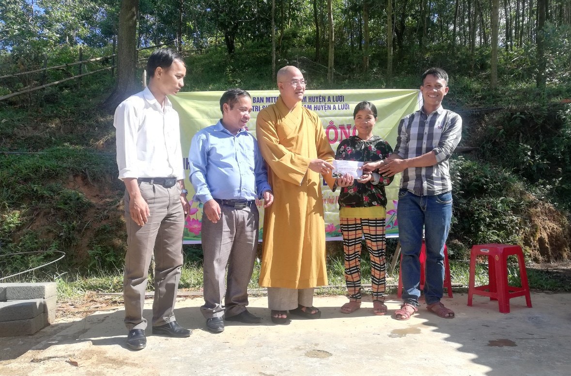 Khởi công xây dựng nhà tình thương cho hộ nghèo ở A Lưới