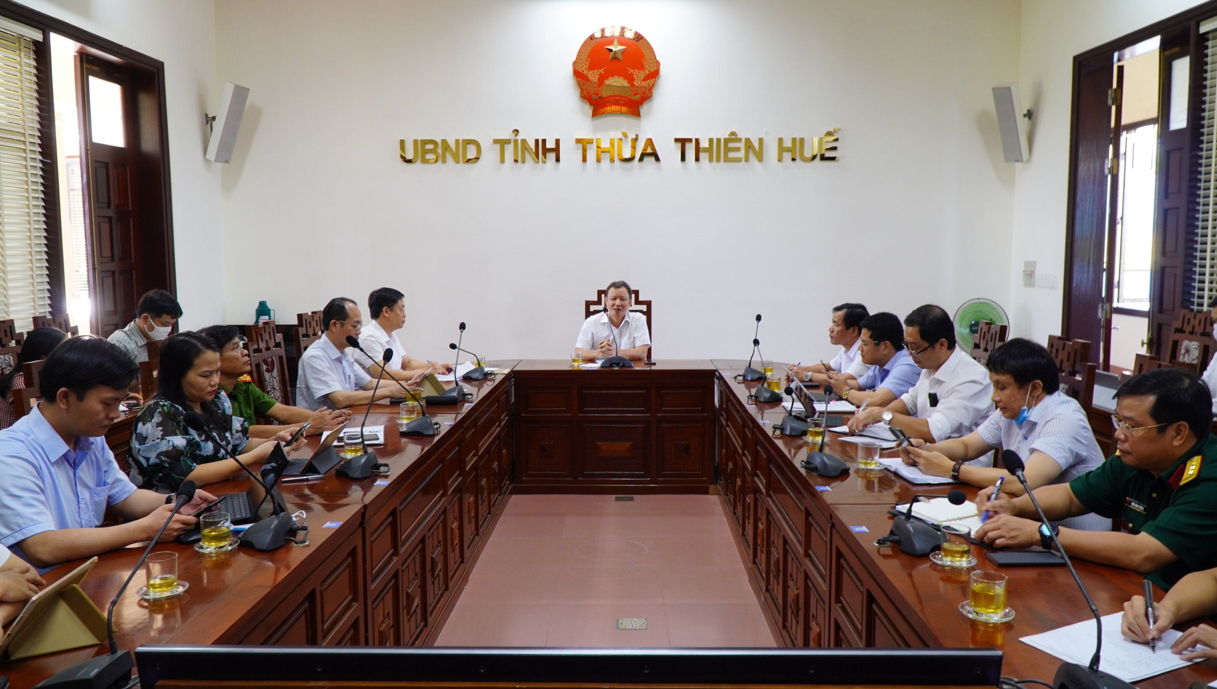 Thắt chặt vòng ngoài để có thể nới lỏng vòng trong