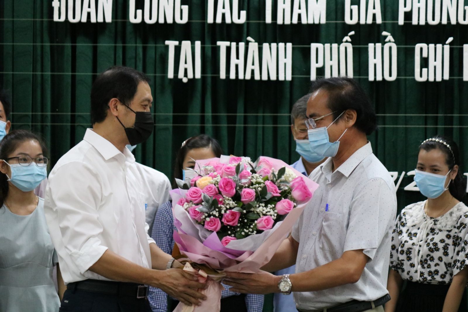 Meeting the delegation supporting Ho Chi Minh City in its fight against COVID-19 pandemic