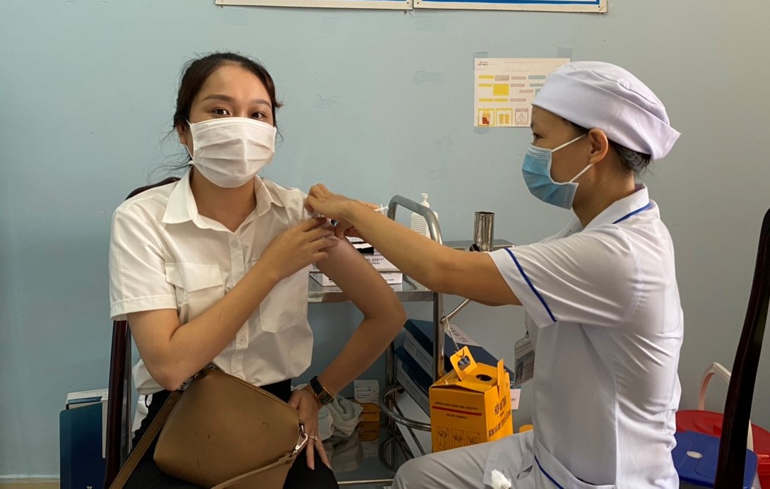 Đăng ký tiêm vắc xin phòng COVID-19 qua ứng dụng “SSKĐT”