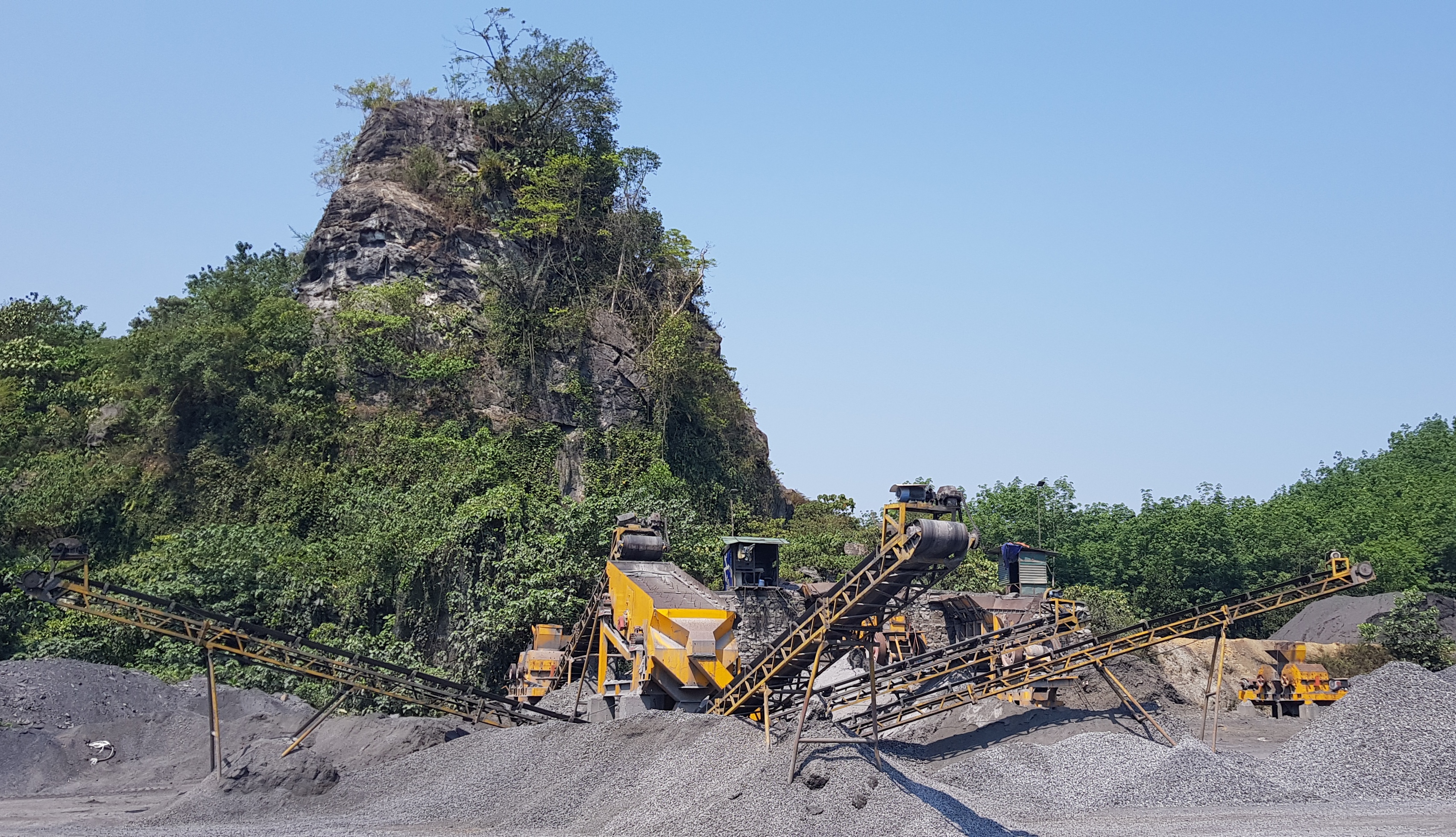 Hai doanh nghiệp bị phạt hàng trăm triệu đồng do vi phạm trong lĩnh vực khoáng sản