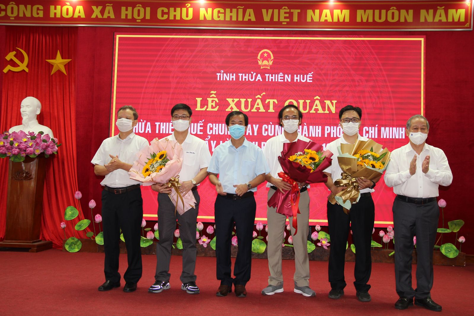 Thua Thien Hue sent 127 medical staff and doctors to support HCMC and southern provinces